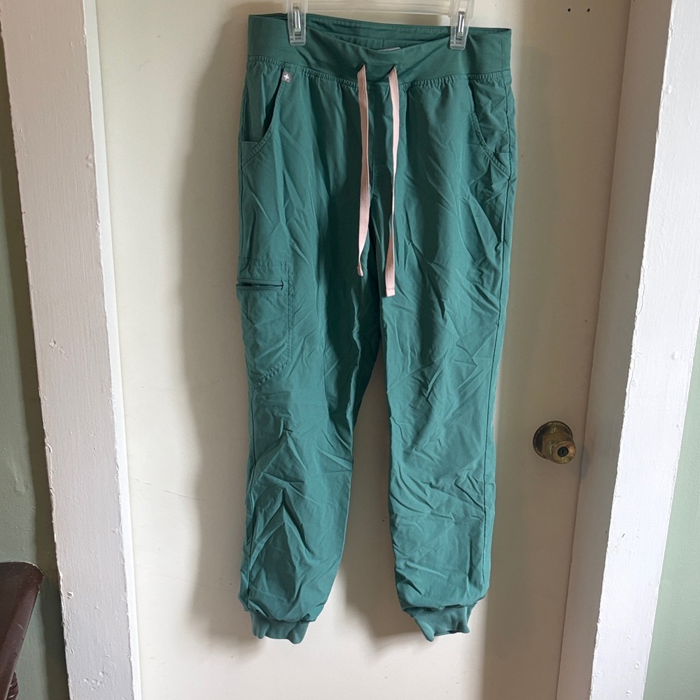 SET : FIGS teal button down scrub top with matching joggers in small